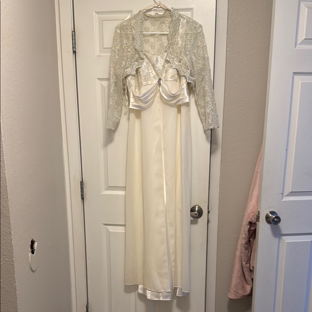 Elegant White Gown with Lace Bolero